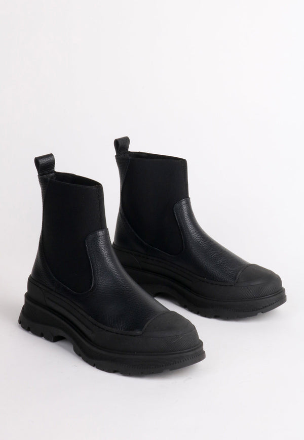 Court Lug Sole Platform Boot Black