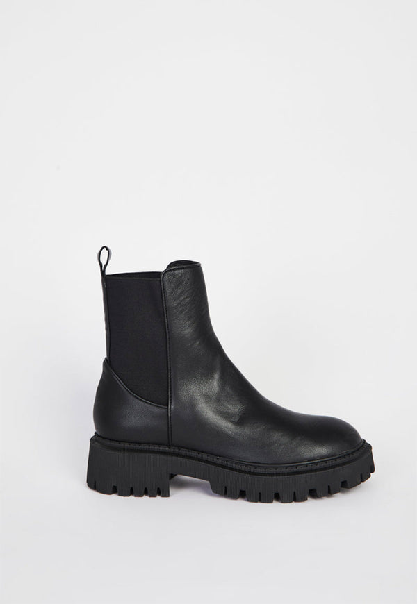 Guided Pull On Lug Sole Boot Black