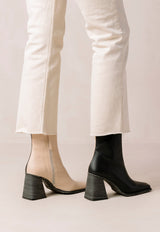 South Bicolor Corn Ankle Boots Black Beige